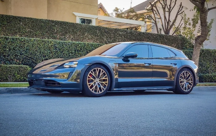 Taycan Cross Turismo 4S lowered on Vivid Racing lowering links (photos)