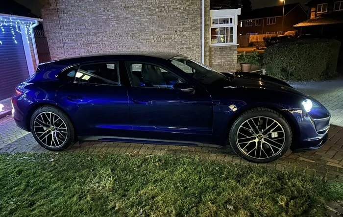 Taycan Turbo Sport Turismo arrives in the cold and dark!