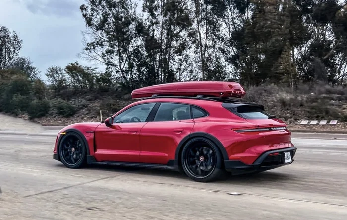 ☄️ 2023 Taycan 4 Cross Turismo [22" Wheels, Lowering Module, Roofbox, Adventure Ready]