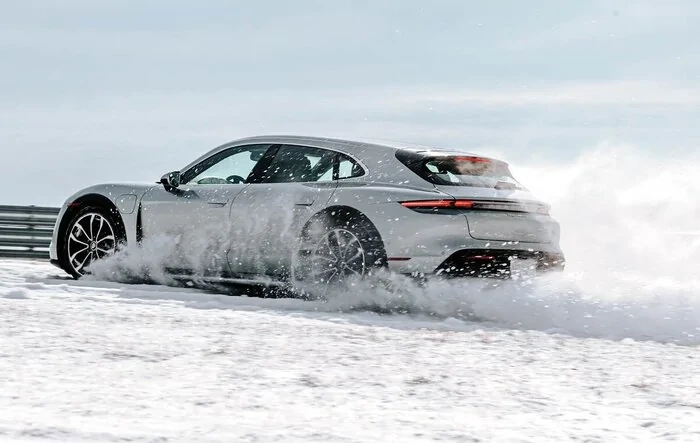 Extreme Winter Driving pros and cons with Taycan