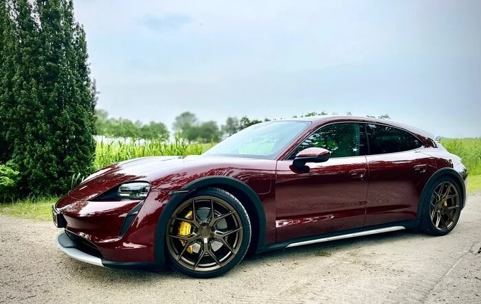 Cherry Red Taycan 4 Cross Turismo  + Bronze 21” Vossen HF5 and yellow calipers