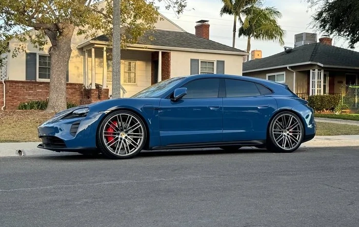 2023 Taycan GTS Sport Turismo w/ 22" Turbo Design wheels from 9YB Cayenne Coupe