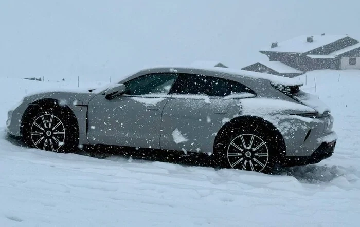 Mountain Test Drive of the 2025 Taycan Turbo Cross Turismo J1.2