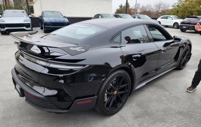 Review: Taycan Turbo GT Weissach compared to Turbo GT