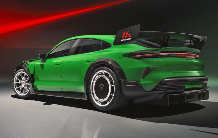 Official: Manthey Kit for the Turbo GT with Weissach (Nordschleife lap record: 6:55.533)