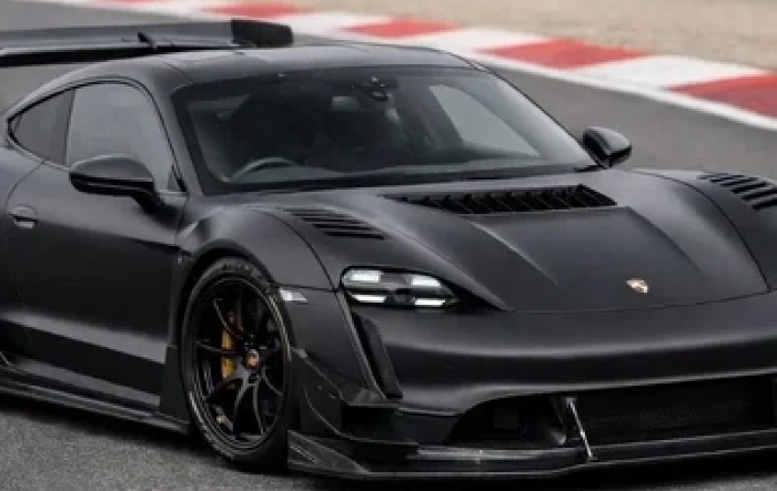 Turbo GT Weissach doing what it was built for
