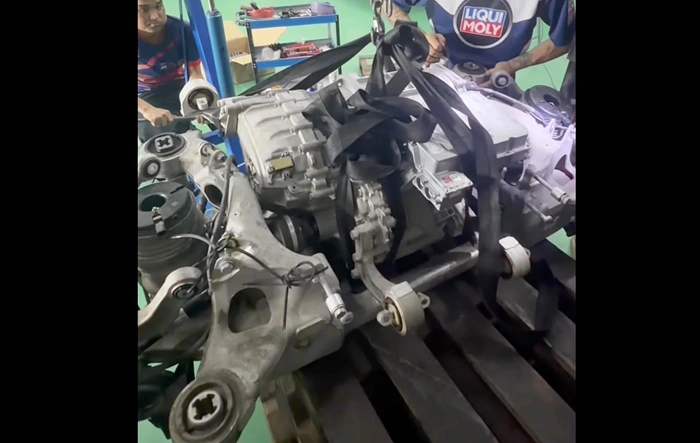 [VIDEO] PORSCHE TAYCAN NO POWER AFTER KICKDOWN + ELECTRICAL SYSTEM FAULT | POWER ELECTRONICS INVERTER REPAIR