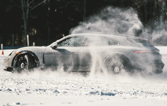 Taycan 4S CT playing in the snow